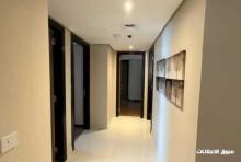 للبيع شقة بالشارقة تقع في منطفة البحيرة برج الازرق تتكون من 3 غرف ماستر وغرفة خادمة ماستر واستور وغرفة غسيل وكوي الطوابق العليا