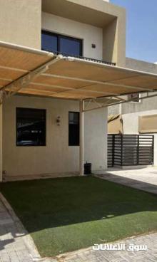 للبيع فيلا يا لالشارقة تقع في منطقة نسمة مساكن طابقين زاوية تتكون من 3 غرف واحد منها ماستر 4 حمامات غرفة العاملة منزلية صالة بلكون مجلس