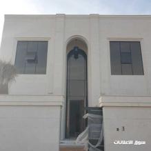 للبيع فيلا أول ساكن في الشارقة تقع في منطقة الحوشي ملبسة بحجر طابقين تتكون من 5 غرف نوم ماستر مجلس مع مغاسل مستقلة صالة مع مغاسل مستقلة