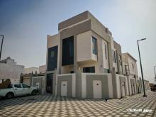 للبيع فيلا في منطقة الحوشي موقع ممتاز زاوية على شارعين بالقرب من شارع الرئيسي شارع مليحة أرضي وأول 50 من السطح