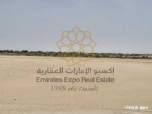للبيع مزرعه بموقع مميز جدا بين دبي وابوظبي في العجبان